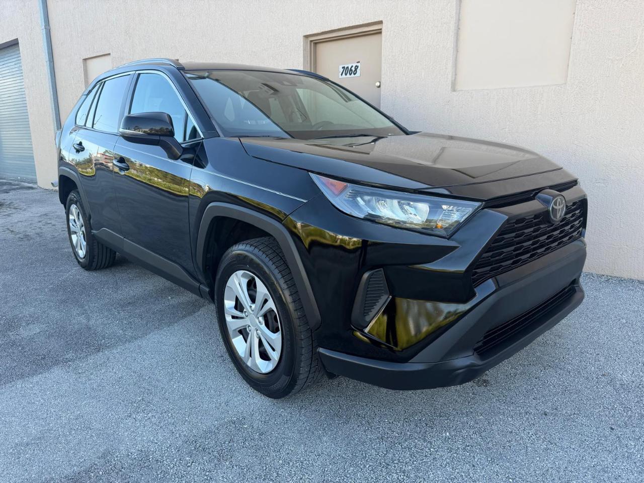Toyota RAV4 LE FWD (Natl) 2020