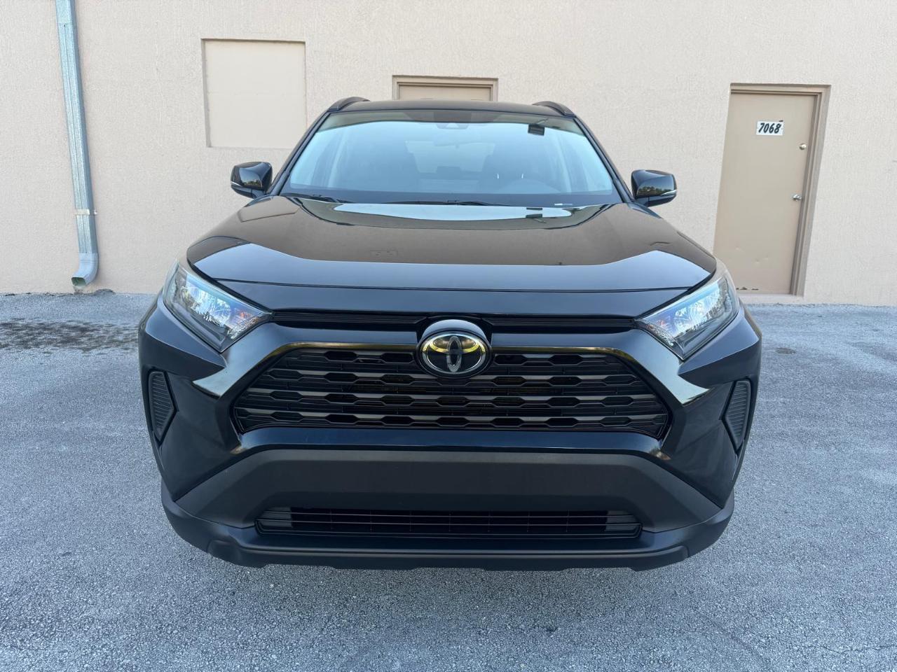 Toyota RAV4 LE FWD (Natl) 2020