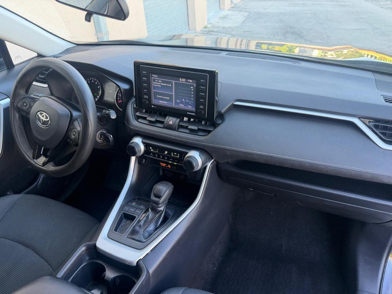 Toyota RAV4 LE FWD (Natl) 2020