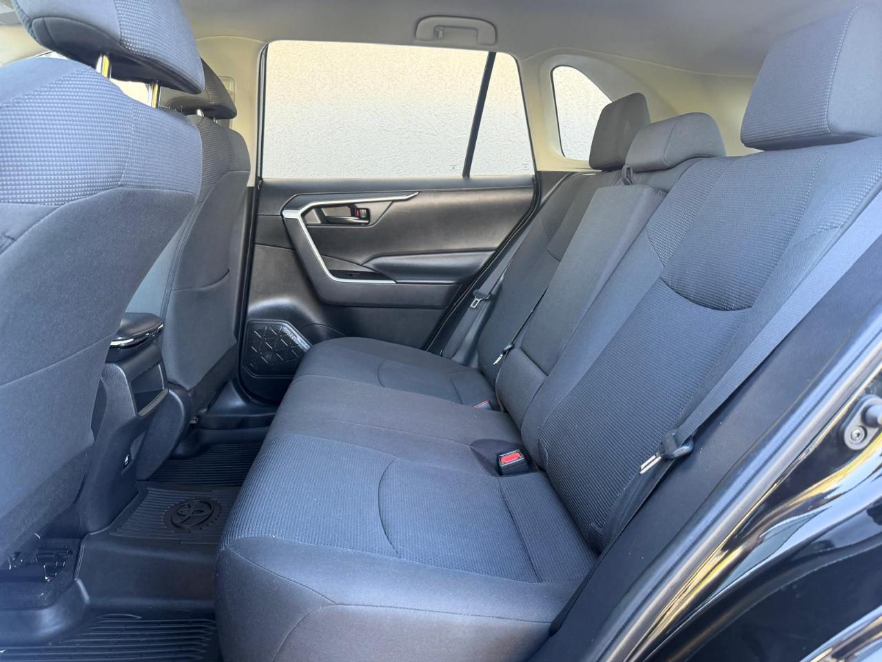 Toyota RAV4 LE FWD (Natl) 2020