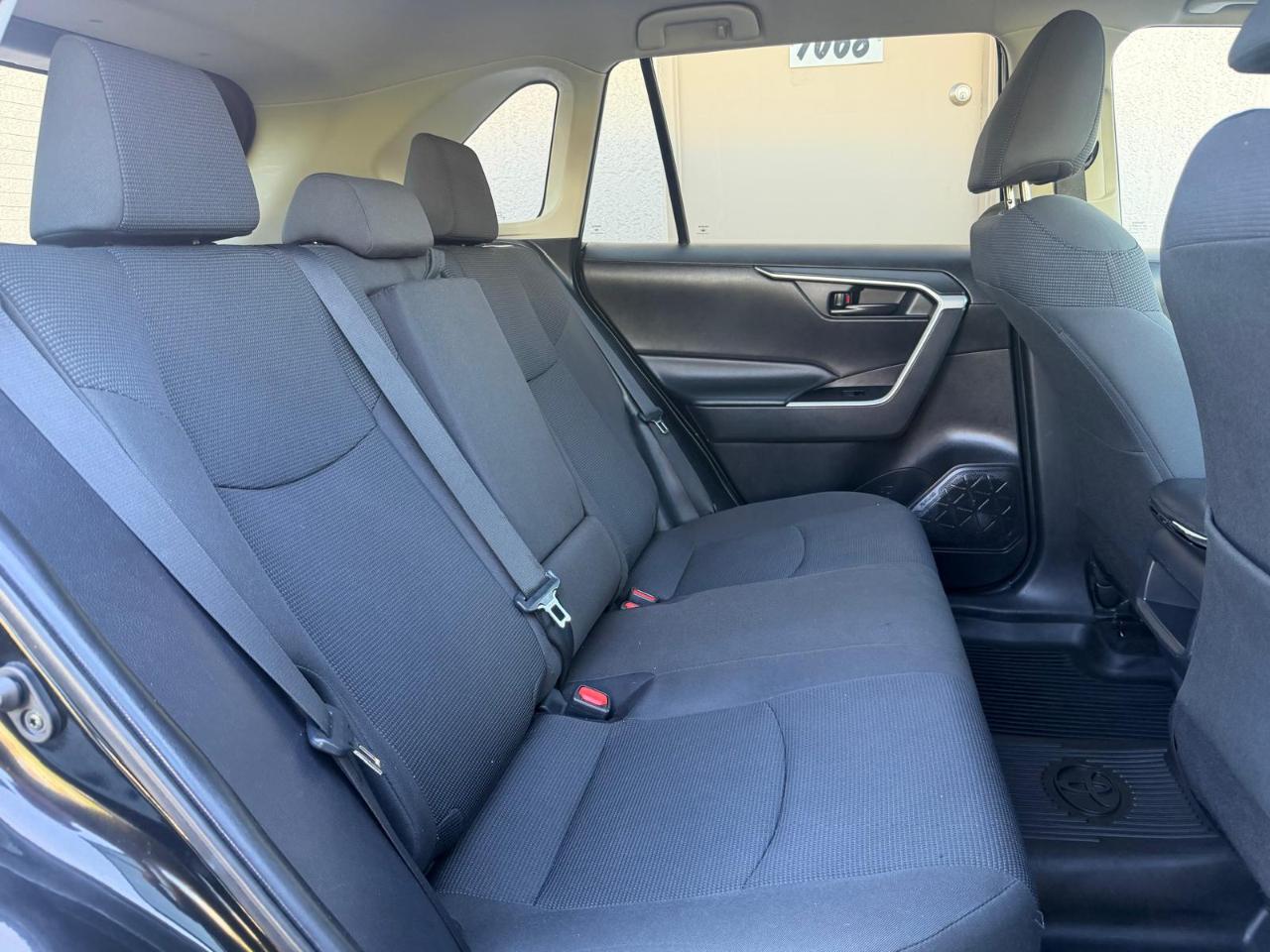 Toyota RAV4 LE FWD (Natl) 2020