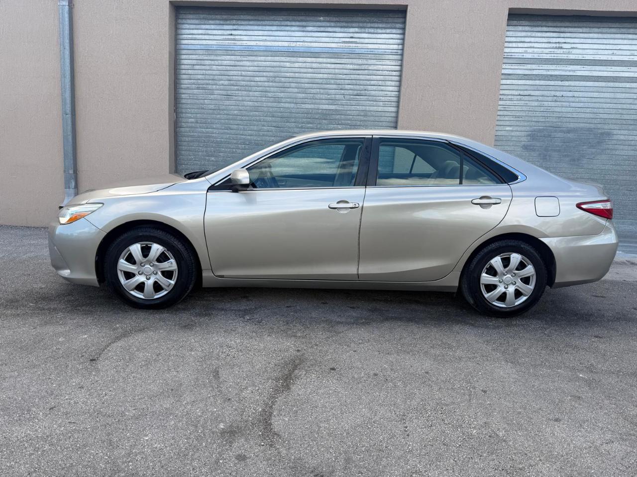 Toyota Camry 4dr Sdn I4 Auto XLE (Natl) 2015