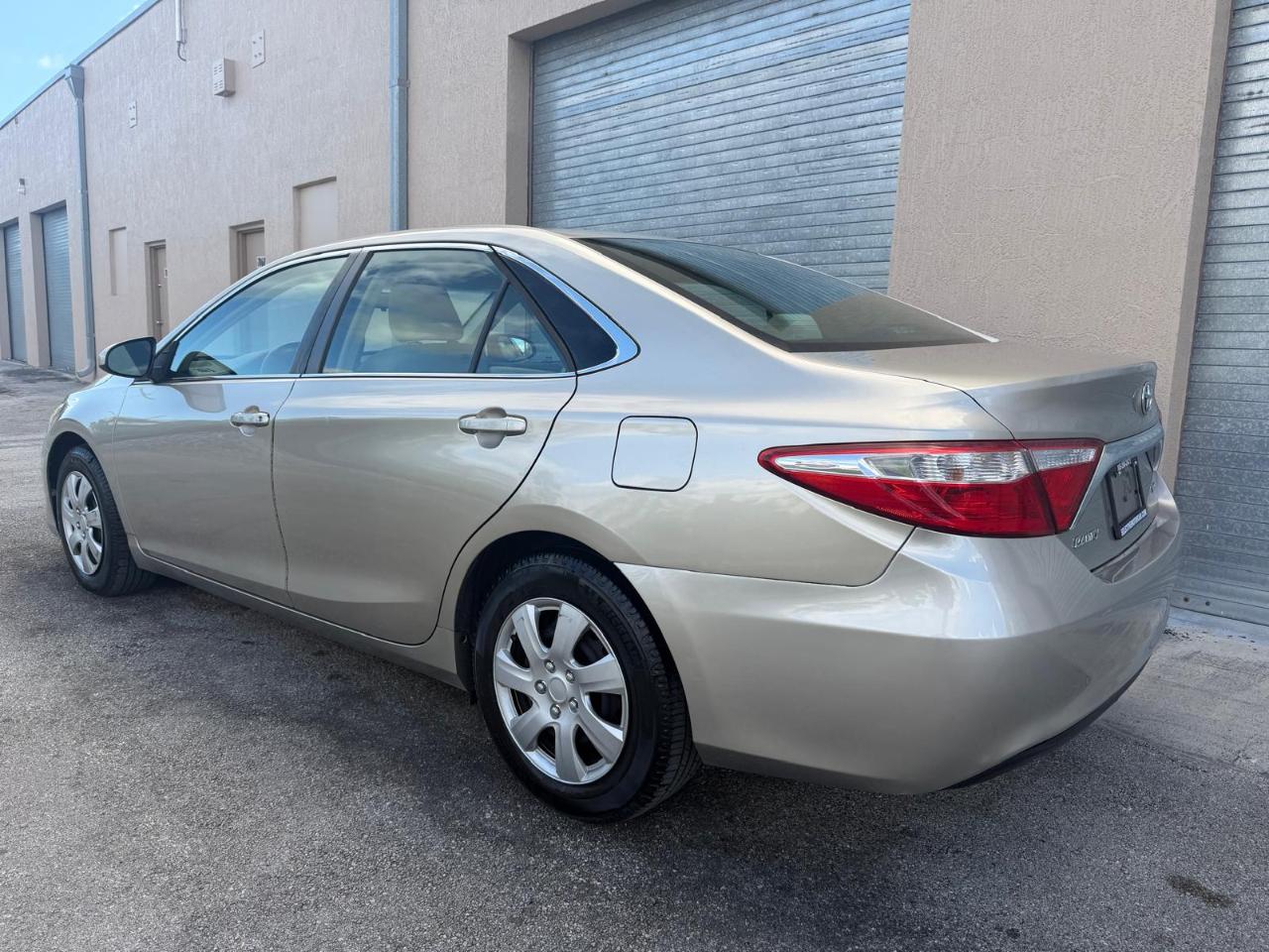 Toyota Camry 4dr Sdn I4 Auto XLE (Natl) 2015