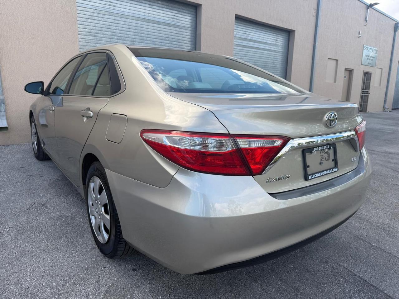 Toyota Camry 4dr Sdn I4 Auto XLE (Natl) 2015