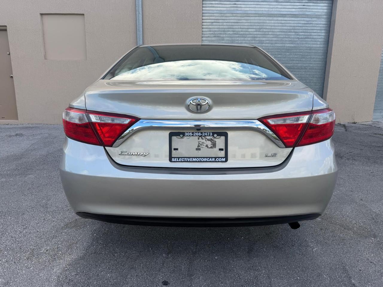 Toyota Camry 4dr Sdn I4 Auto XLE (Natl) 2015
