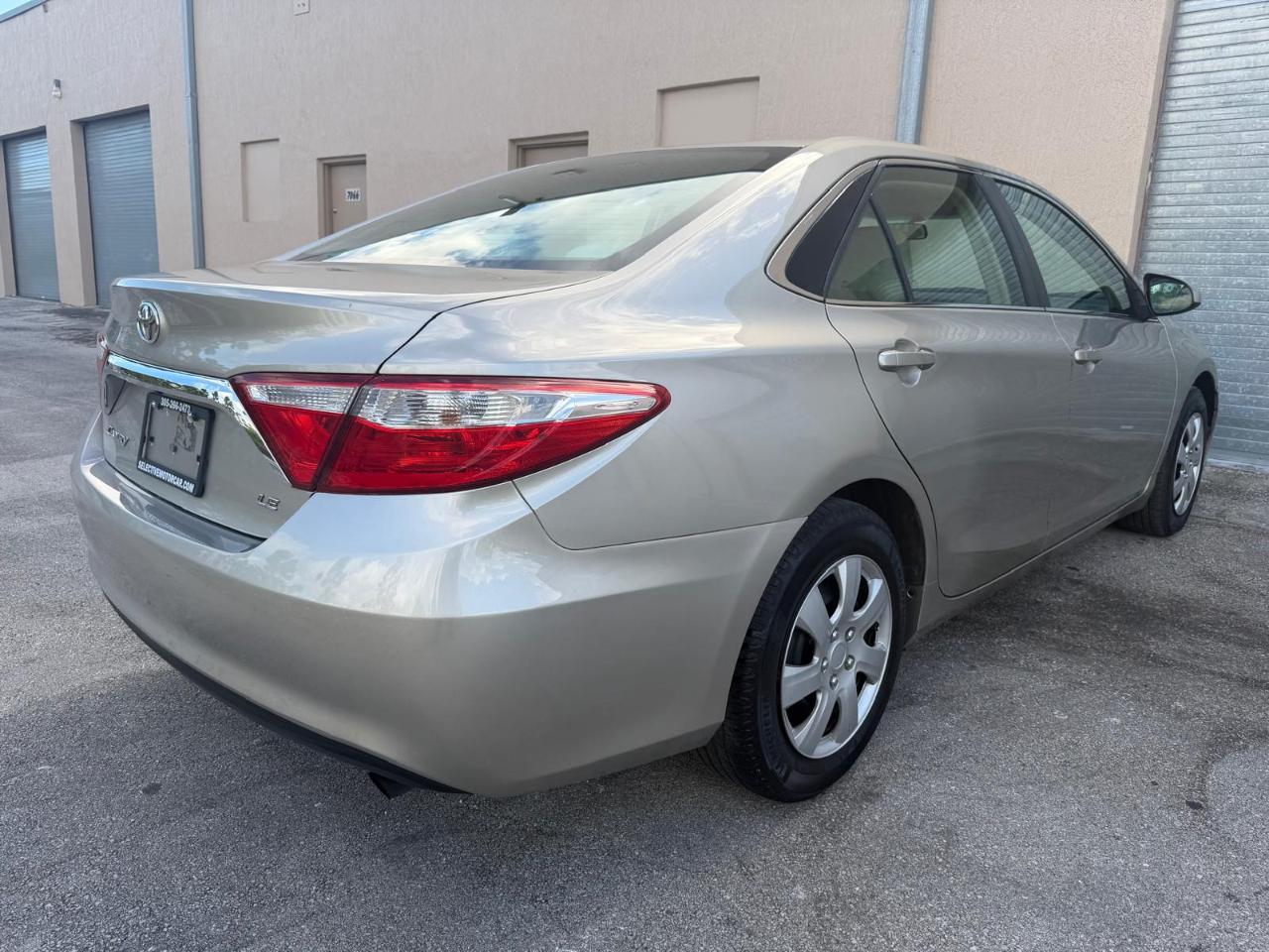 Toyota Camry 4dr Sdn I4 Auto XLE (Natl) 2015