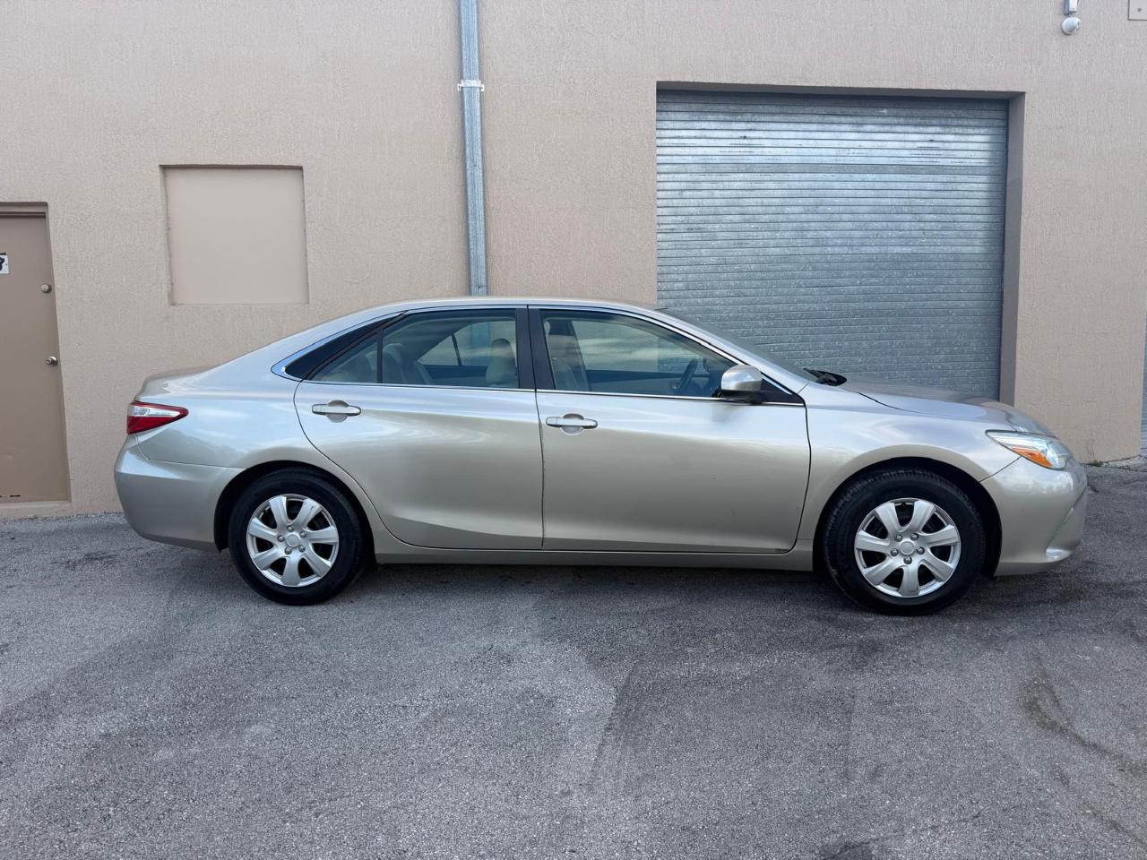 Toyota Camry 4dr Sdn I4 Auto XLE (Natl) 2015