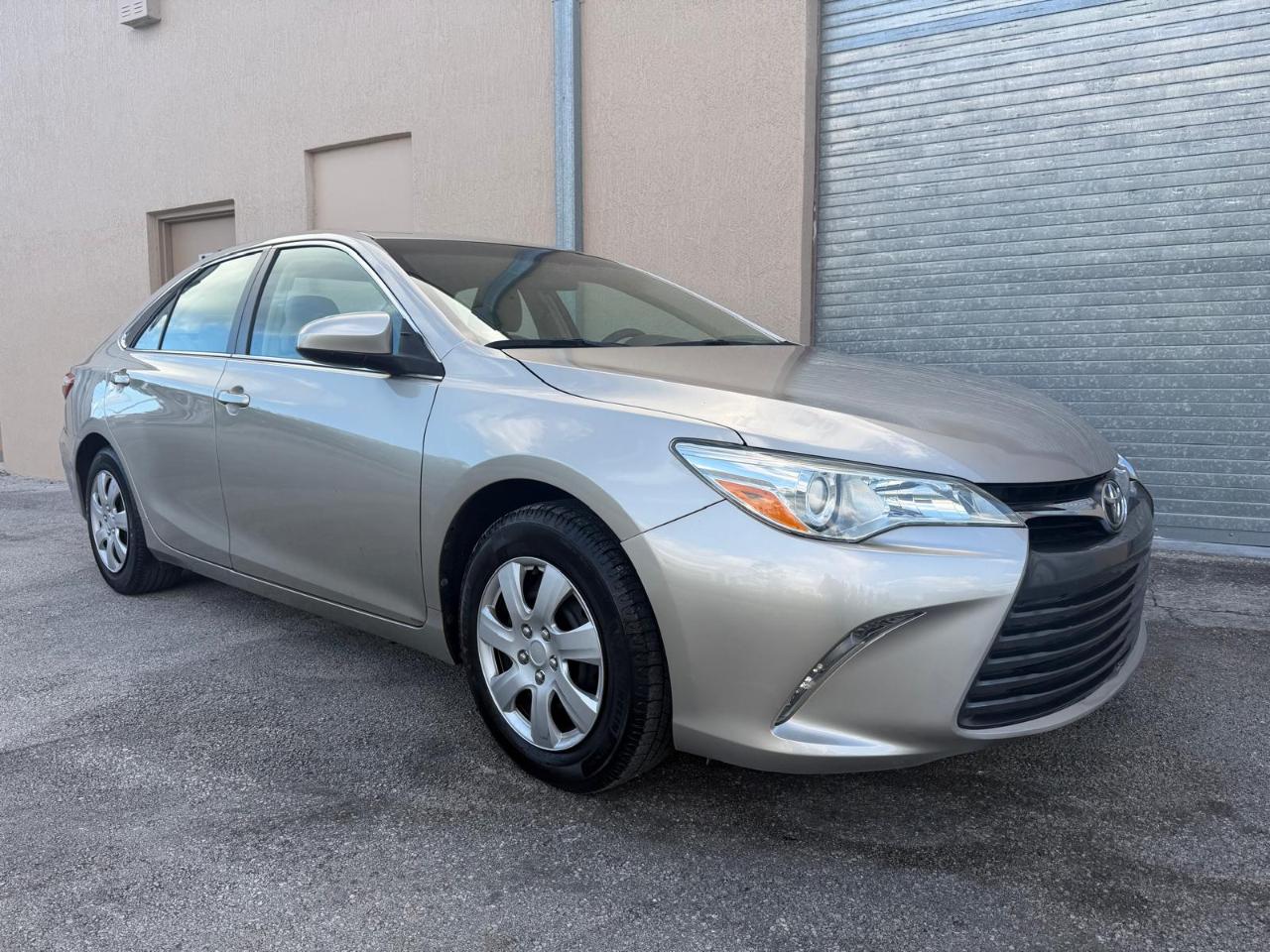 Toyota Camry 4dr Sdn I4 Auto XLE (Natl) 2015