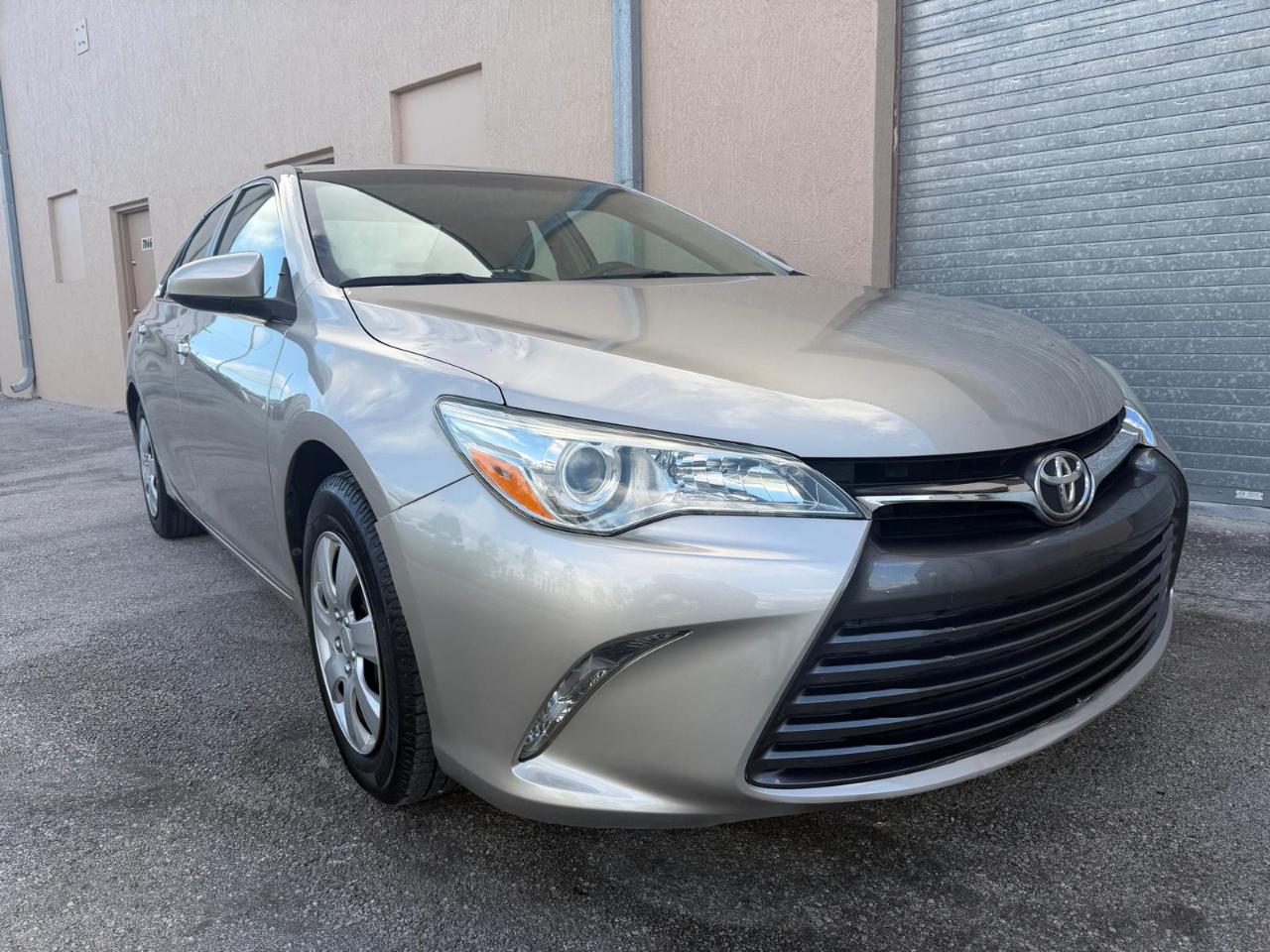 Toyota Camry 4dr Sdn I4 Auto XLE (Natl) 2015