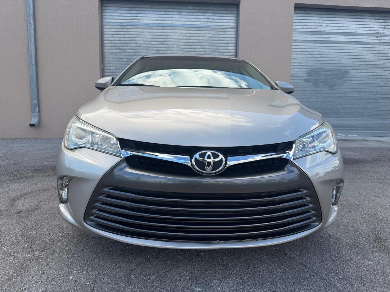 Toyota Camry 4dr Sdn I4 Auto XLE (Natl) 2015