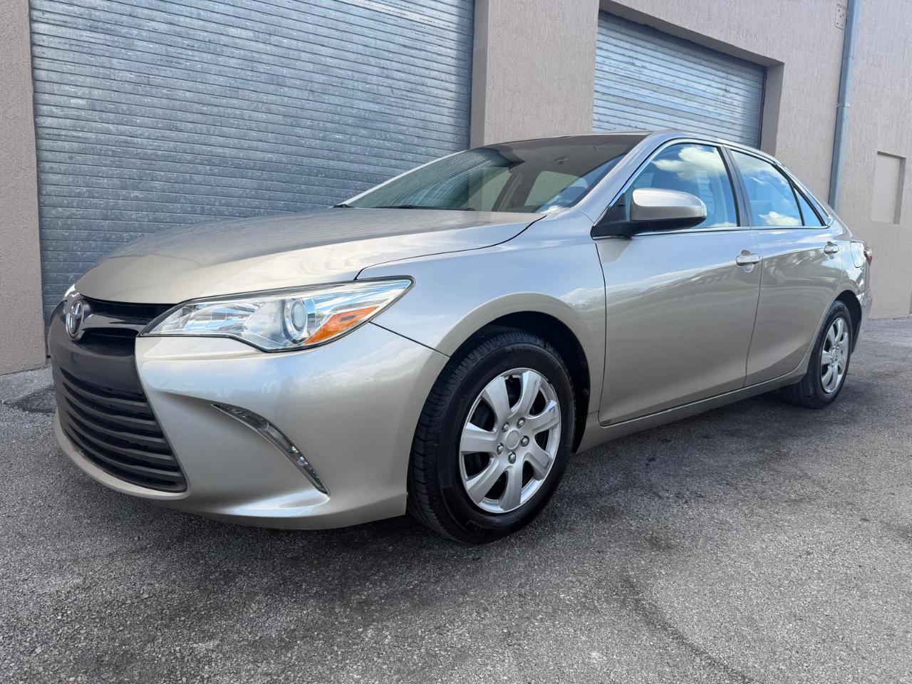 Toyota Camry 4dr Sdn I4 Auto XLE (Natl) 2015