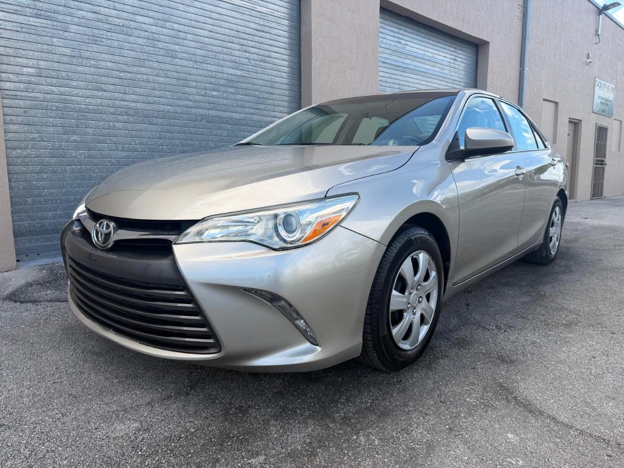 Toyota Camry 4dr Sdn I4 Auto XLE (Natl) 2015