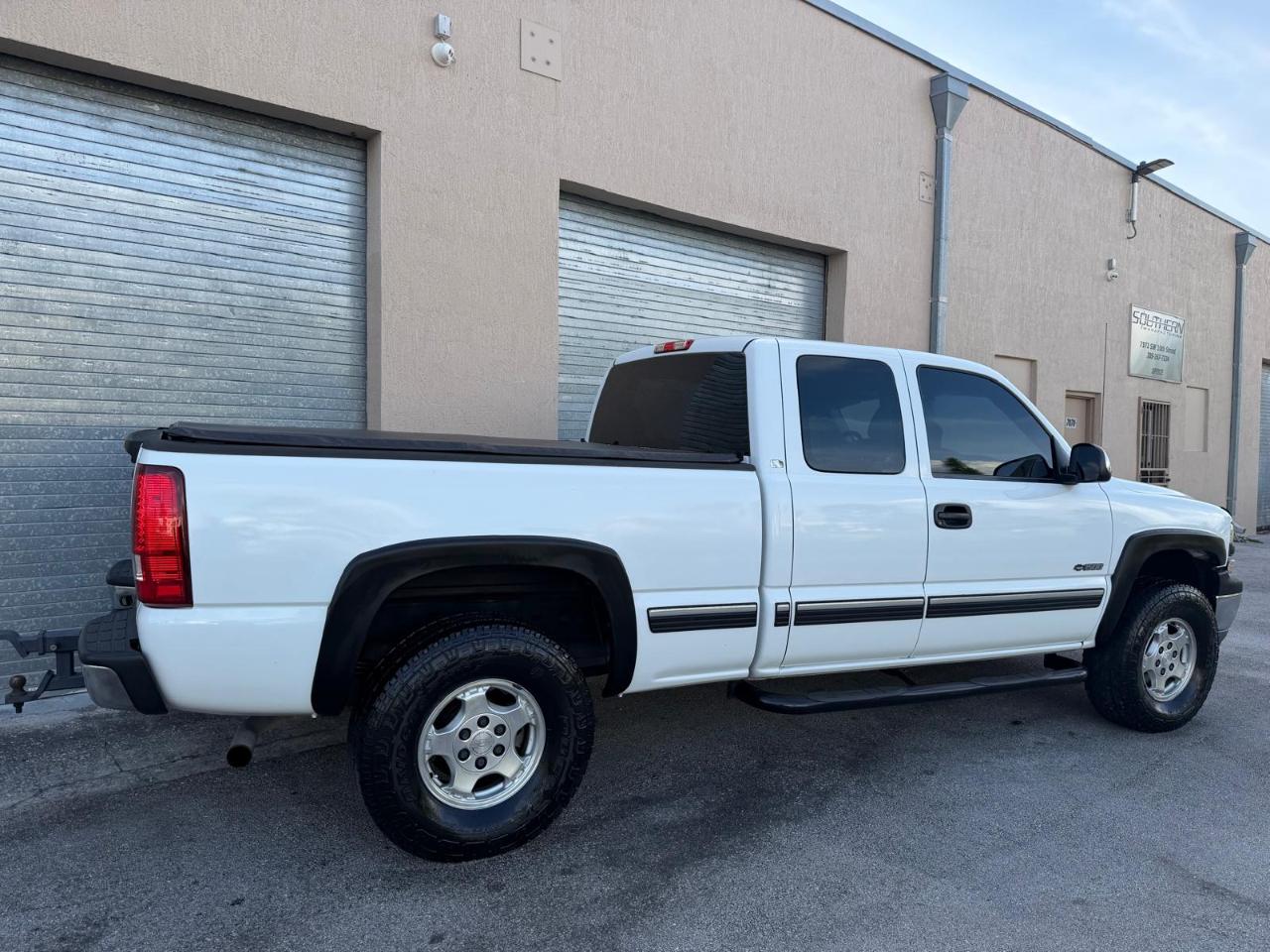 Chevrolet Silverado 1500 Ext Cab 143.5" WB LS 2002