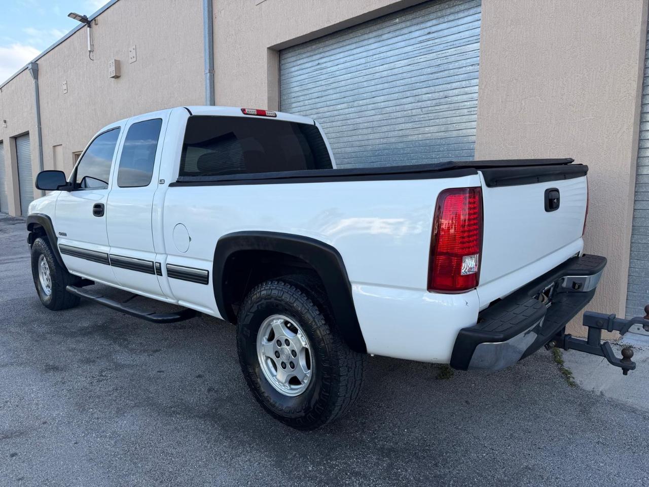 Chevrolet Silverado 1500 Ext Cab 143.5" WB LS 2002