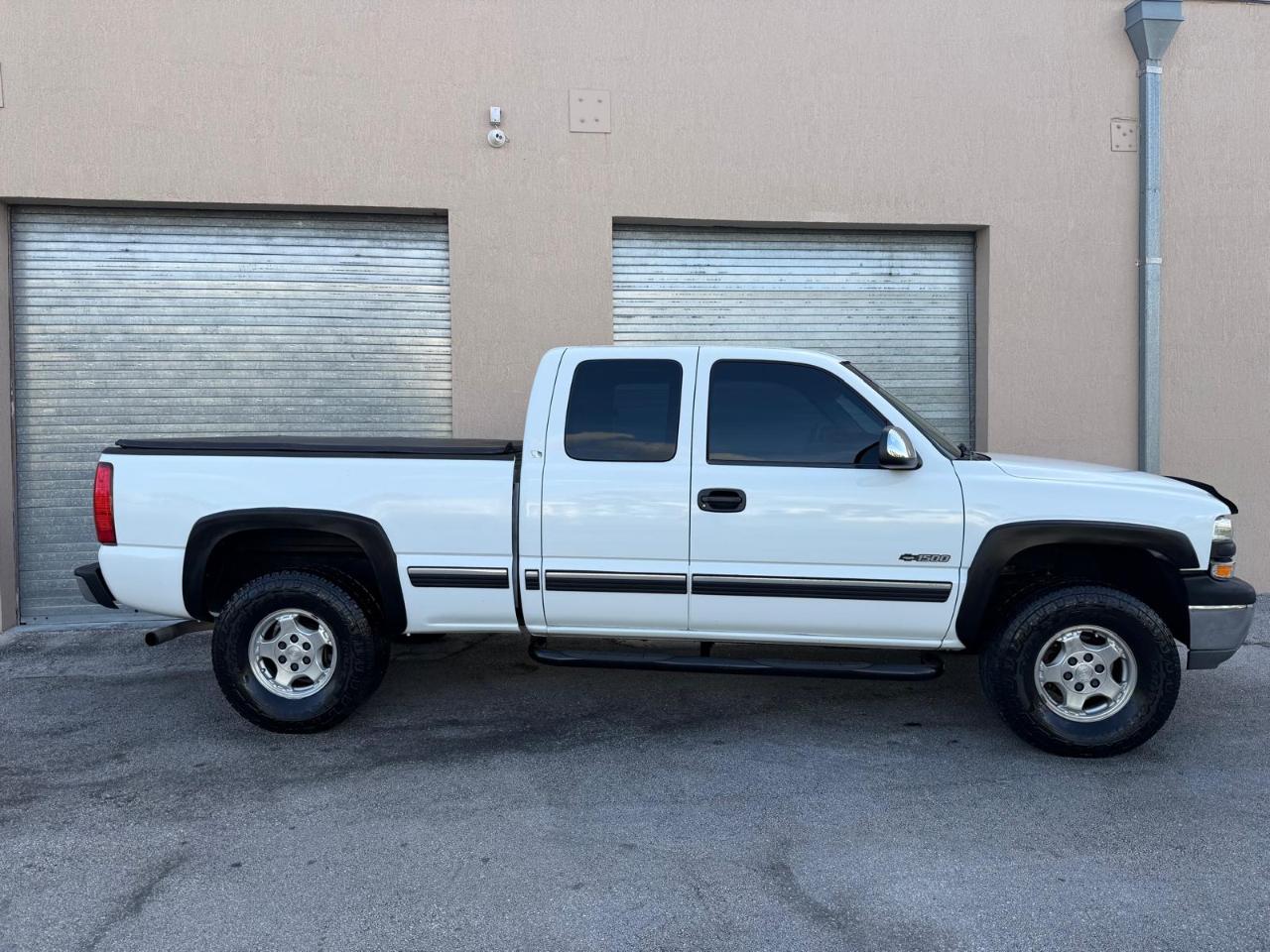 Chevrolet Silverado 1500 Ext Cab 143.5" WB LS 2002