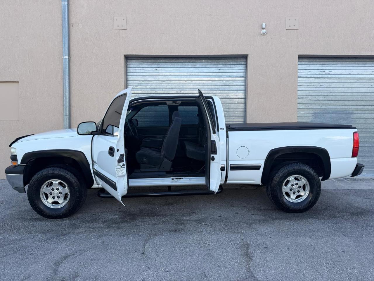 Chevrolet Silverado 1500 Ext Cab 143.5" WB LS 2002