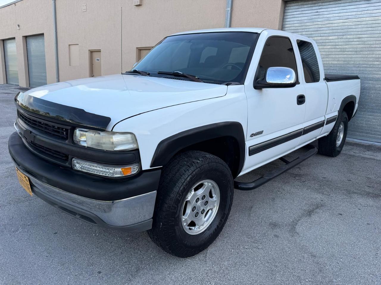Chevrolet Silverado 1500 Ext Cab 143.5" WB LS 2002