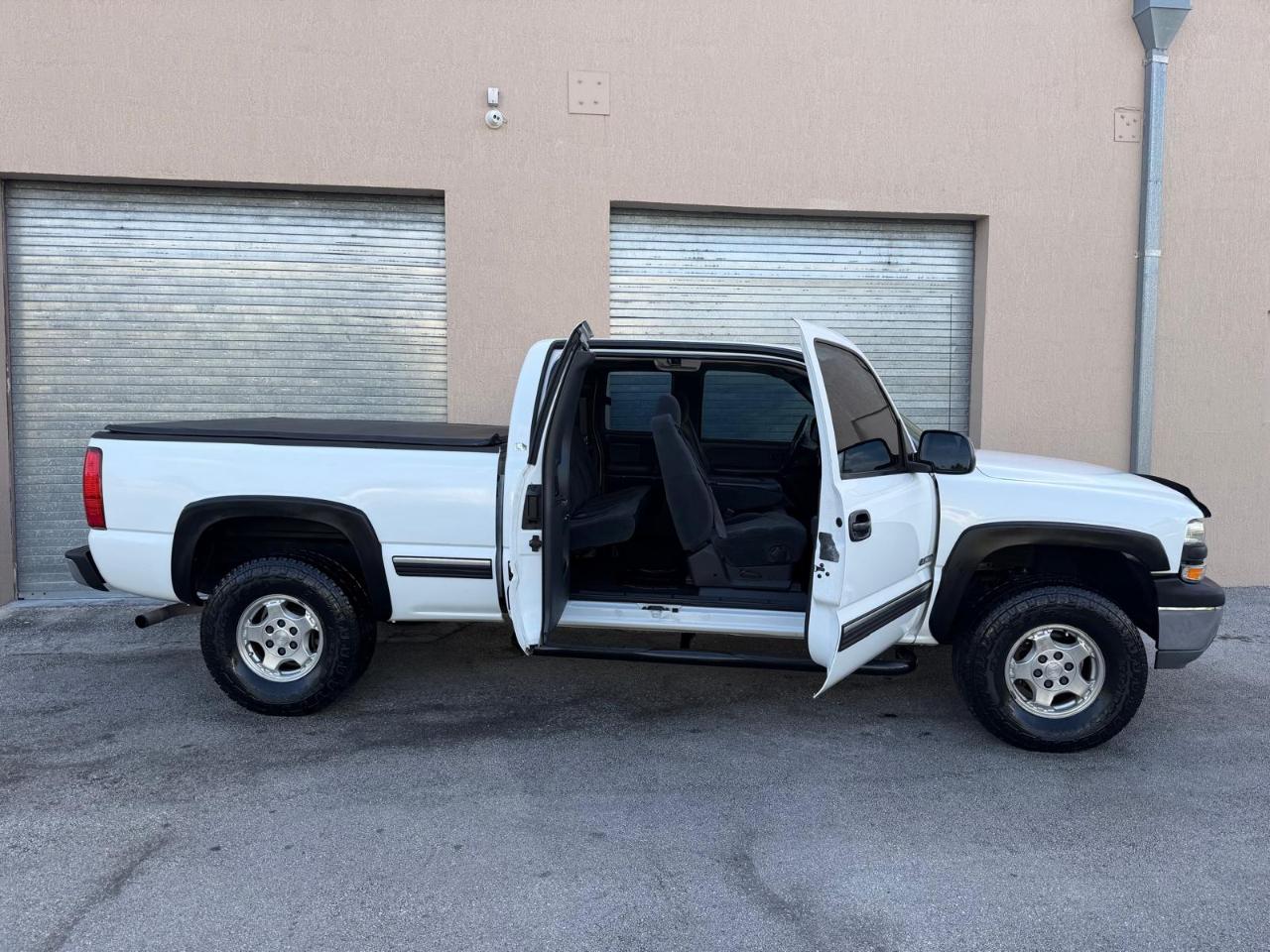 Chevrolet Silverado 1500 Ext Cab 143.5" WB LS 2002
