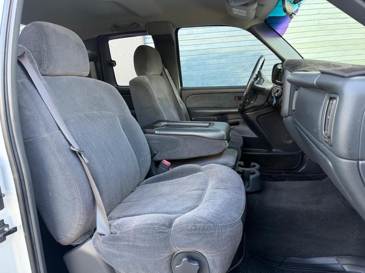 Chevrolet Silverado 1500 Ext Cab 143.5" WB LS 2002