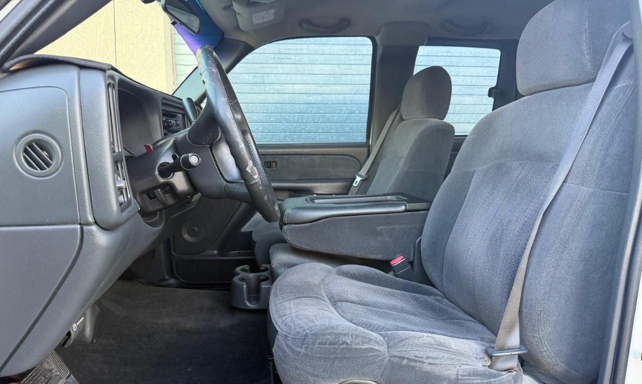 Chevrolet Silverado 1500 Ext Cab 143.5" WB LS 2002