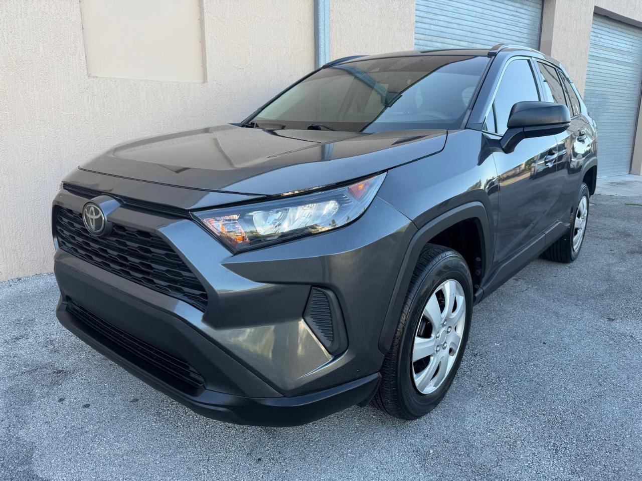 Toyota RAV4 LE FWD (Natl) 2021