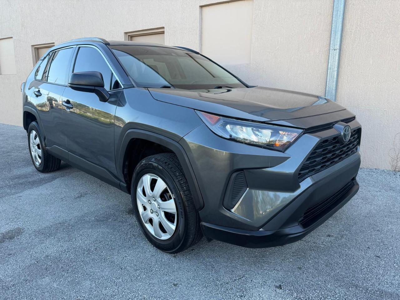 Toyota RAV4 LE FWD (Natl) 2021