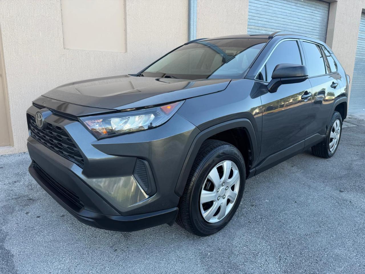 Toyota RAV4 LE FWD (Natl) 2021