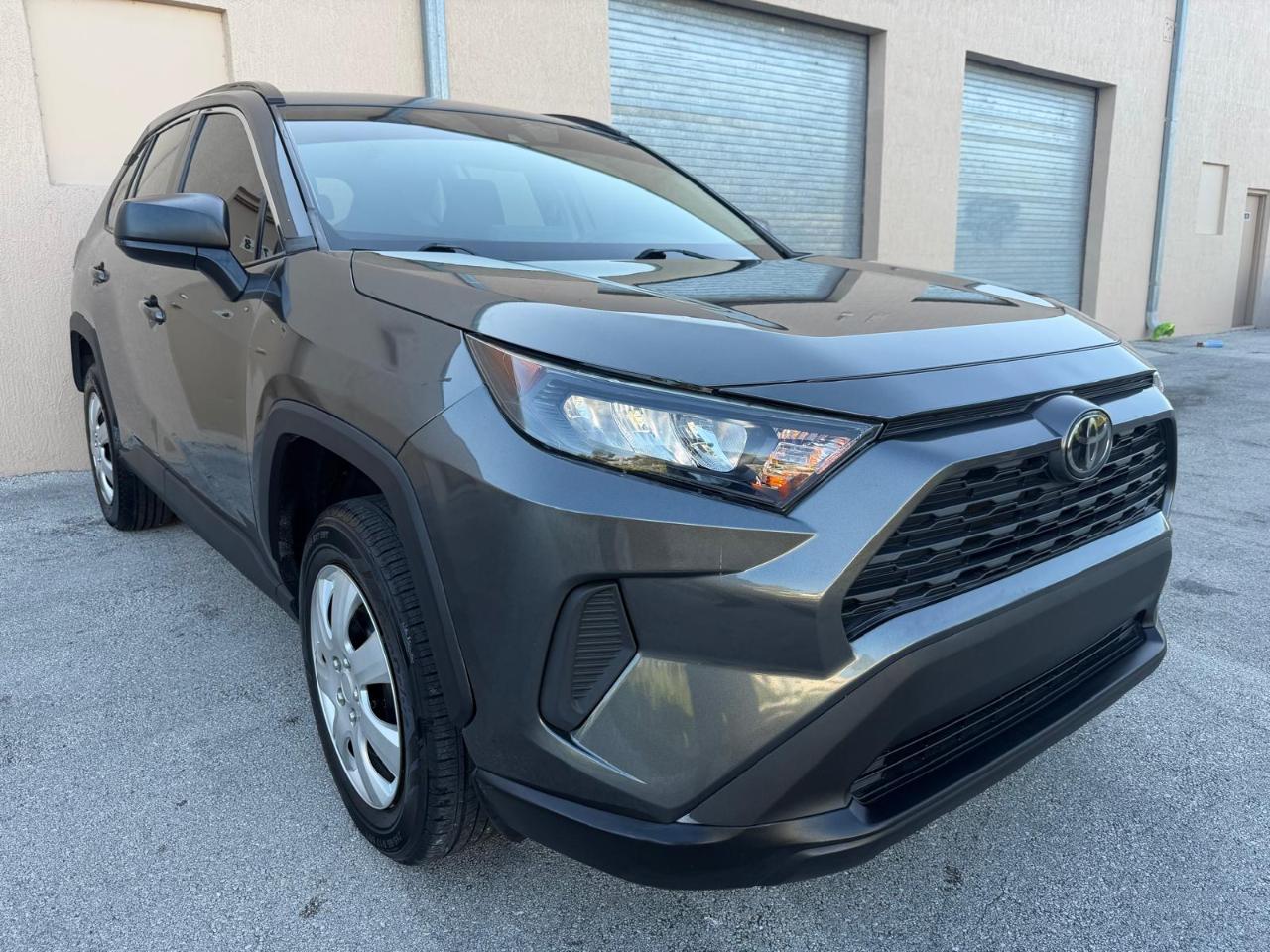 Toyota RAV4 LE FWD (Natl) 2021