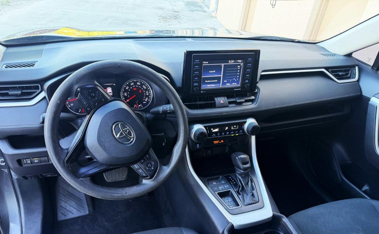 Toyota RAV4 LE FWD (Natl) 2021