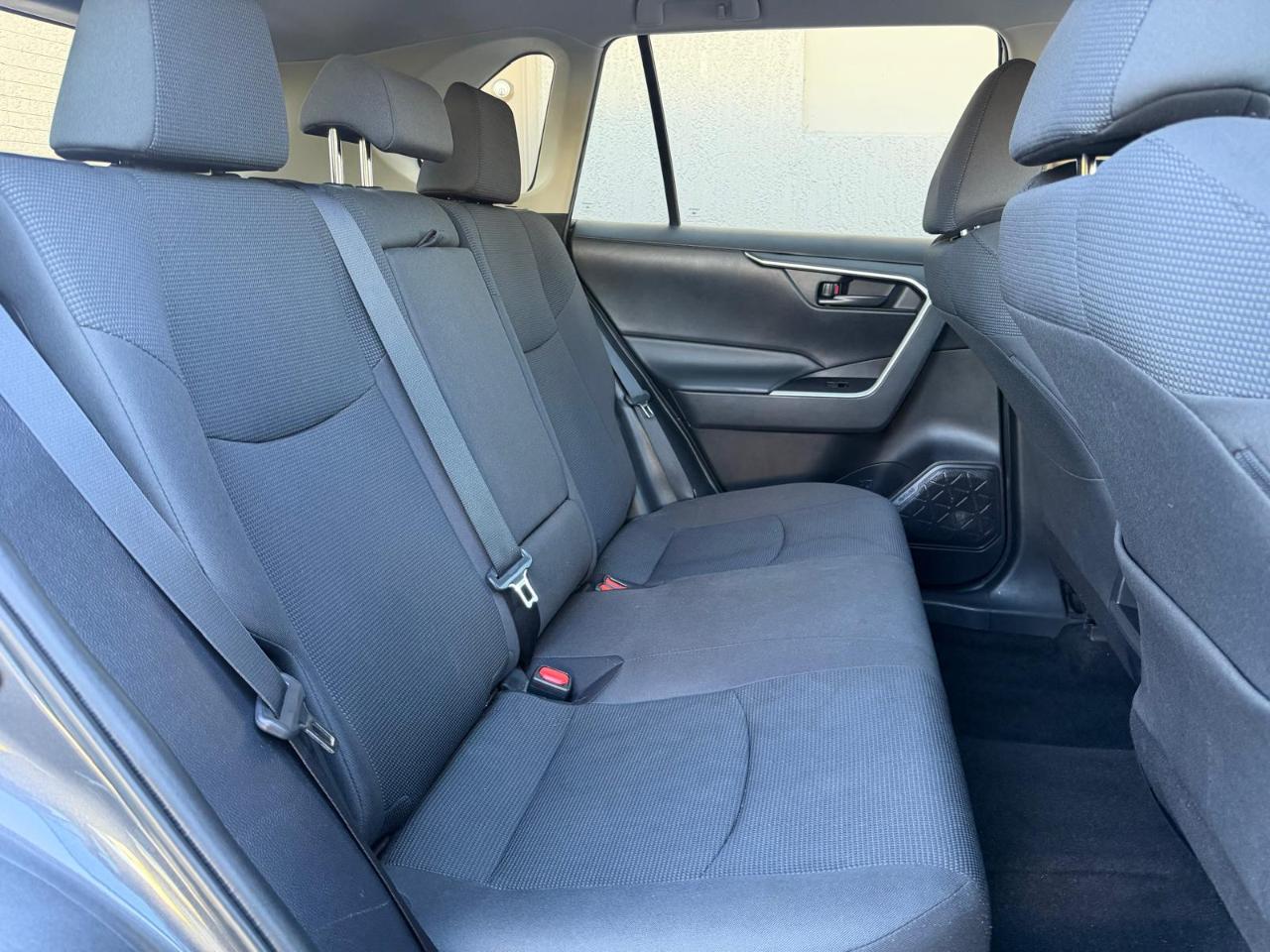 Toyota RAV4 LE FWD (Natl) 2021