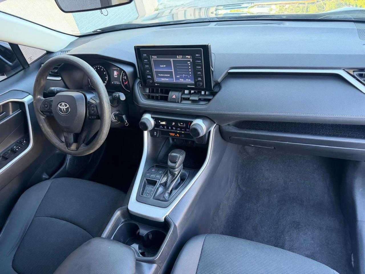 Toyota RAV4 LE FWD (Natl) 2021