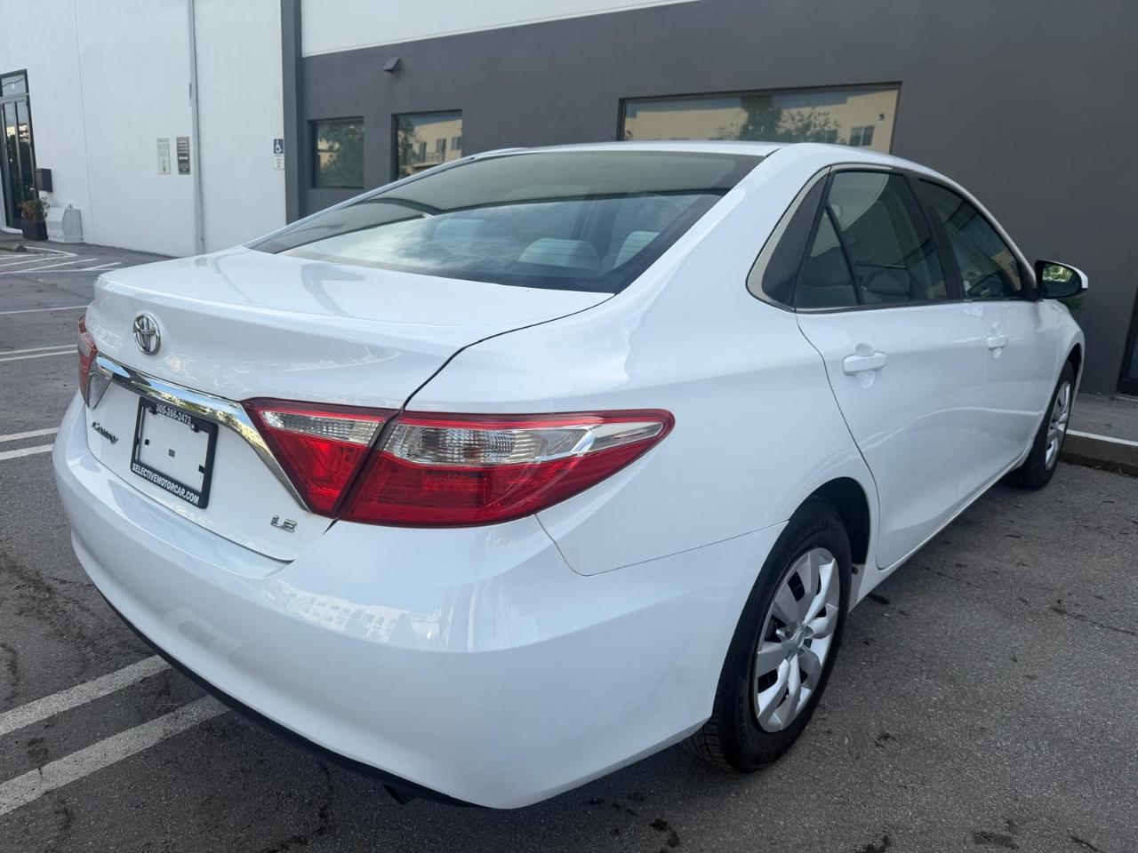 Toyota Camry 4dr Sdn I4 Auto SE (Natl) 2015