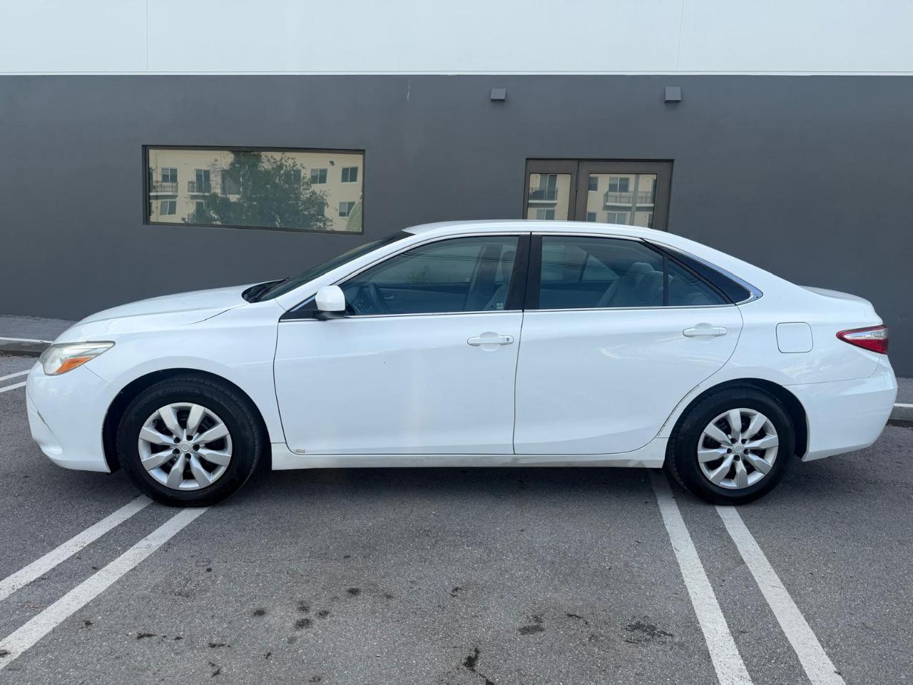 Toyota Camry 4dr Sdn I4 Auto SE (Natl) 2015