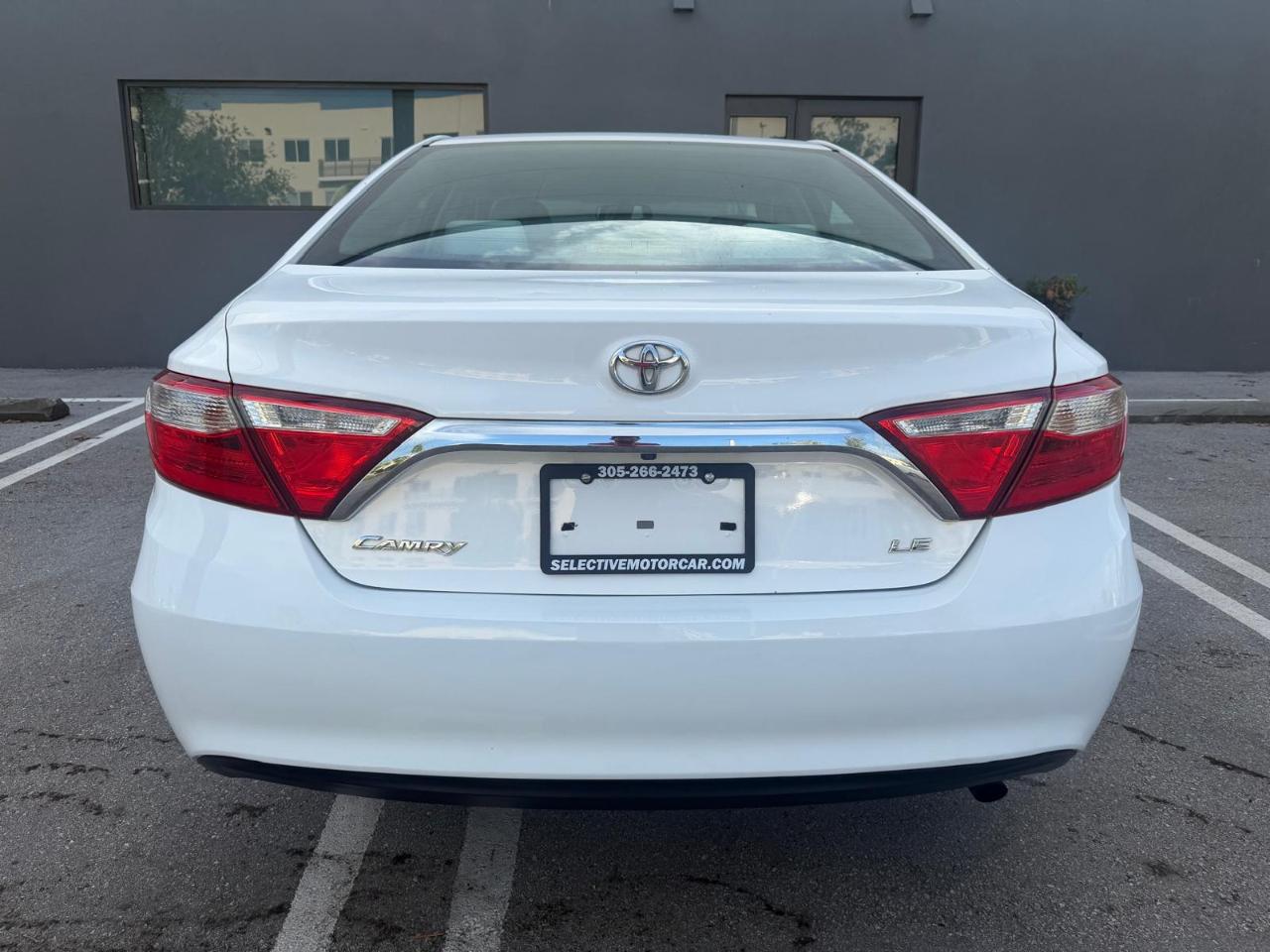 Toyota Camry 4dr Sdn I4 Auto SE (Natl) 2015