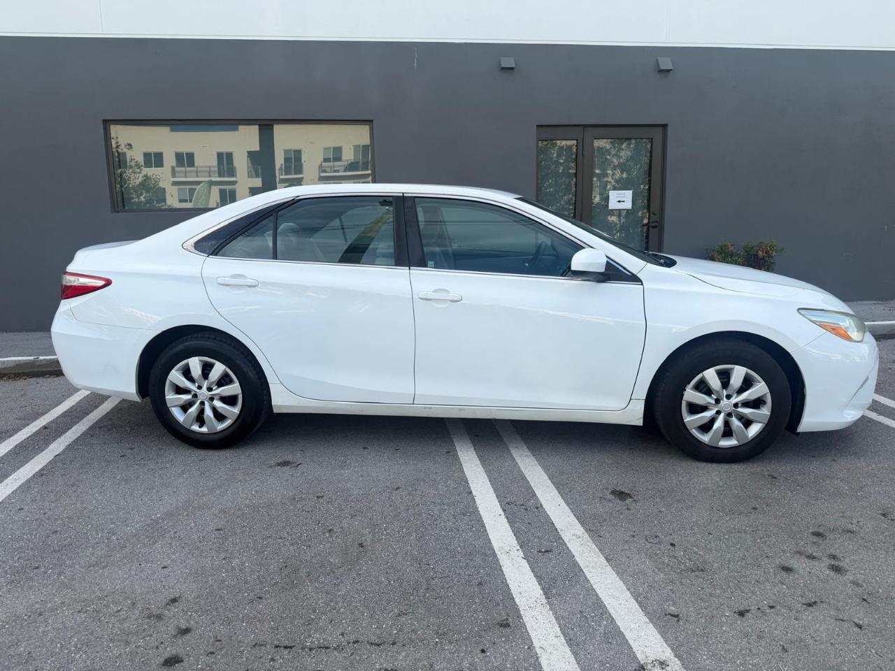 Toyota Camry 4dr Sdn I4 Auto SE (Natl) 2015