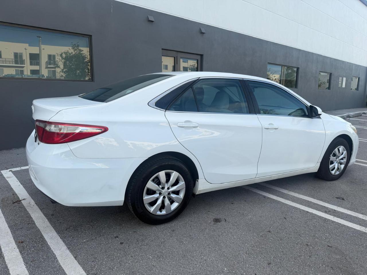Toyota Camry 4dr Sdn I4 Auto SE (Natl) 2015