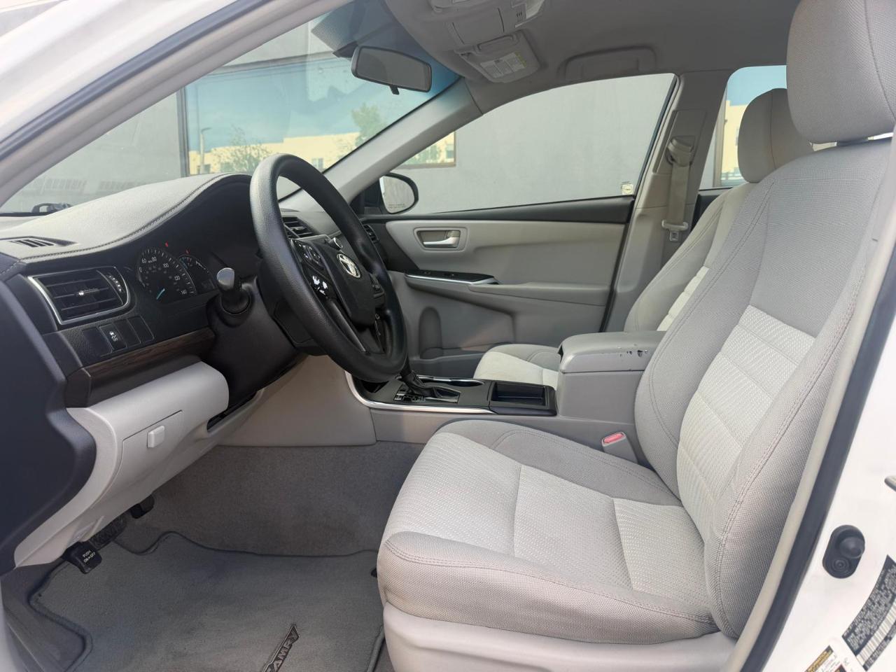 Toyota Camry 4dr Sdn I4 Auto SE (Natl) 2015