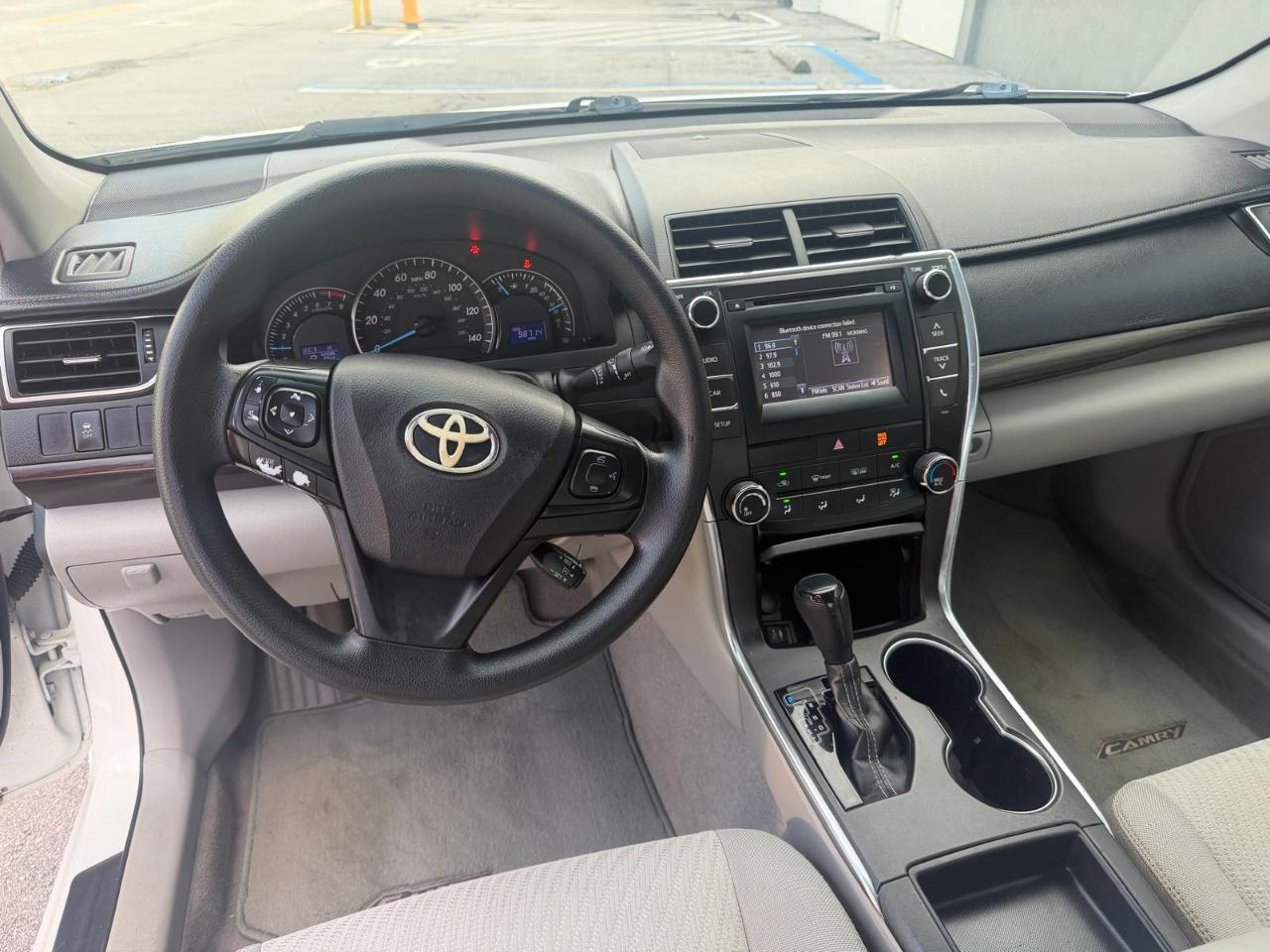 Toyota Camry 4dr Sdn I4 Auto SE (Natl) 2015