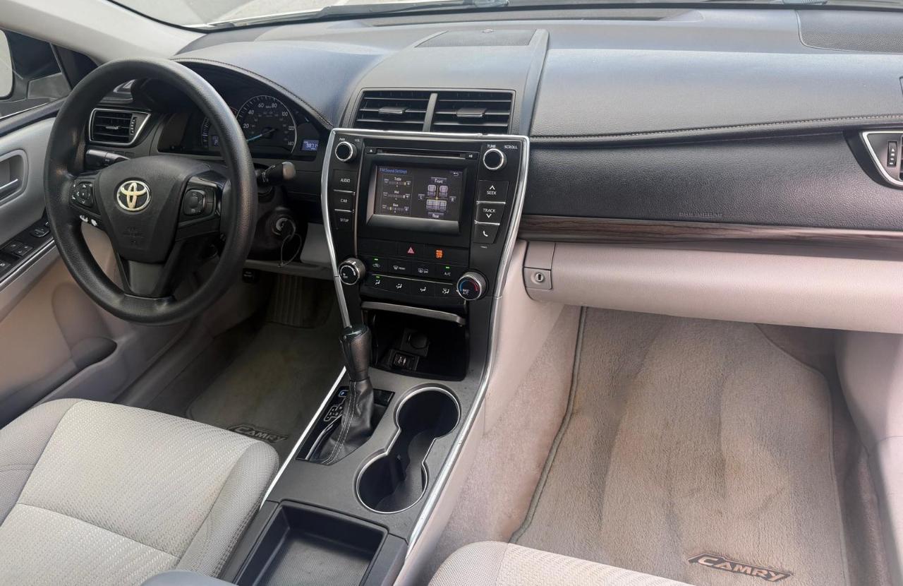 Toyota Camry 4dr Sdn I4 Auto SE (Natl) 2015