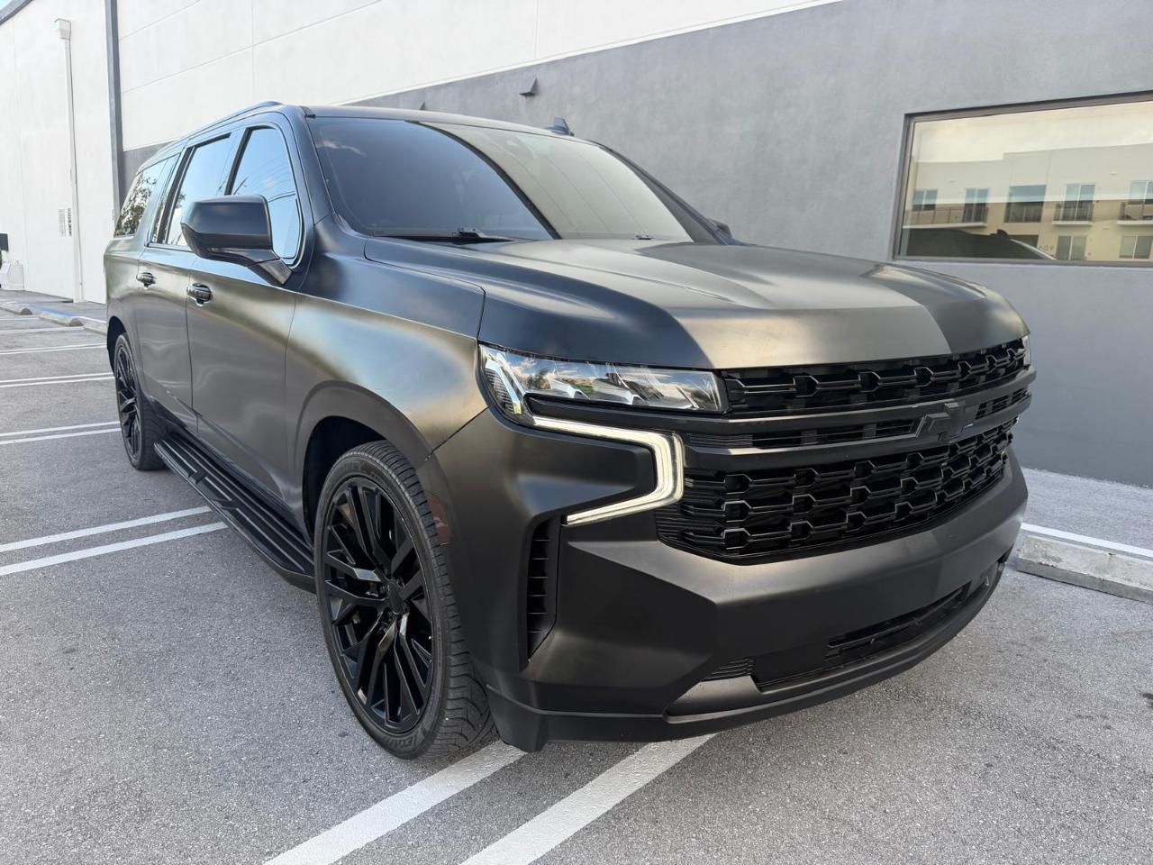 Chevrolet Suburban 2WD 4dr LT 2021