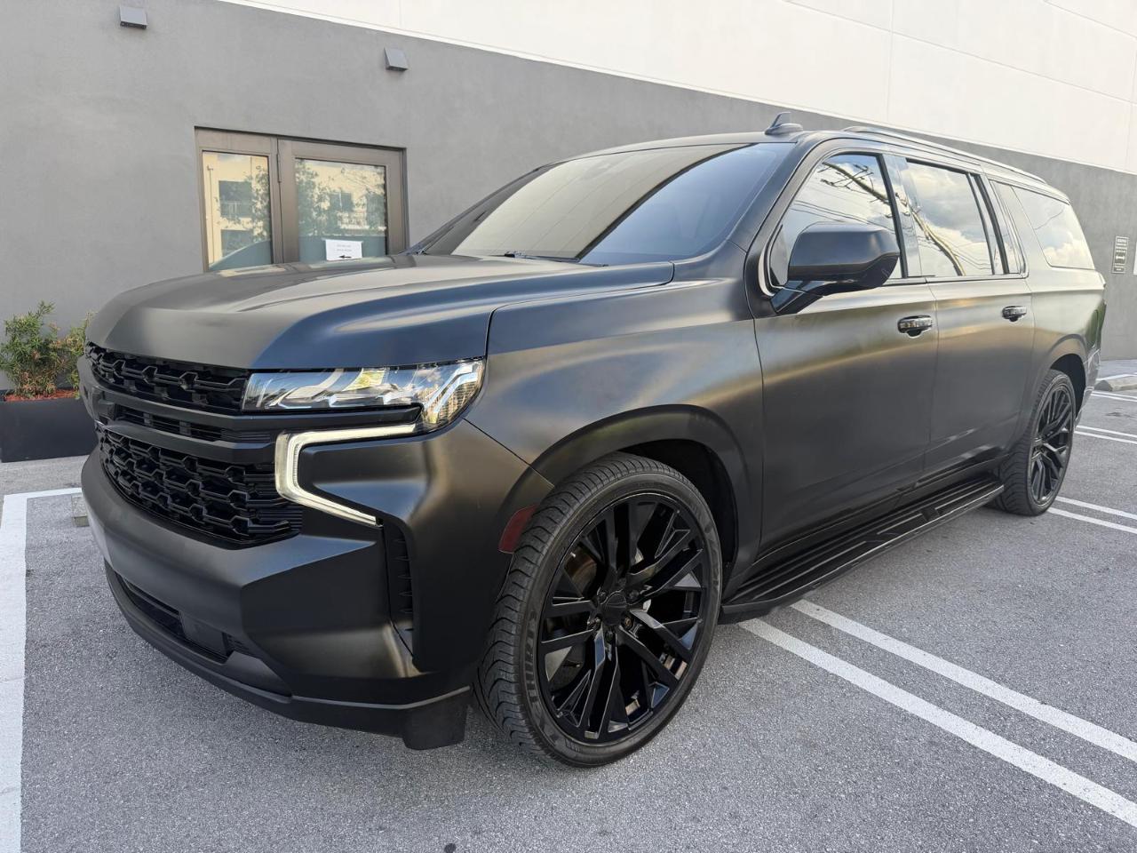 Chevrolet Suburban 2WD 4dr LT 2021