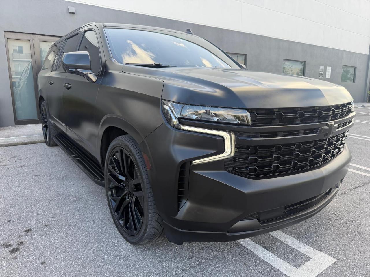 Chevrolet Suburban 2WD 4dr LT 2021