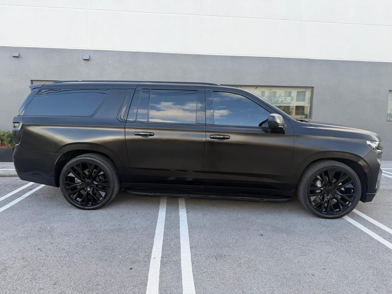 Chevrolet Suburban 2WD 4dr LT 2021