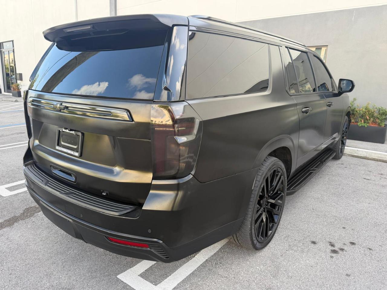 Chevrolet Suburban 2WD 4dr LT 2021