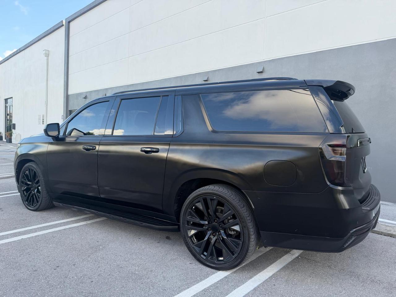 Chevrolet Suburban 2WD 4dr LT 2021