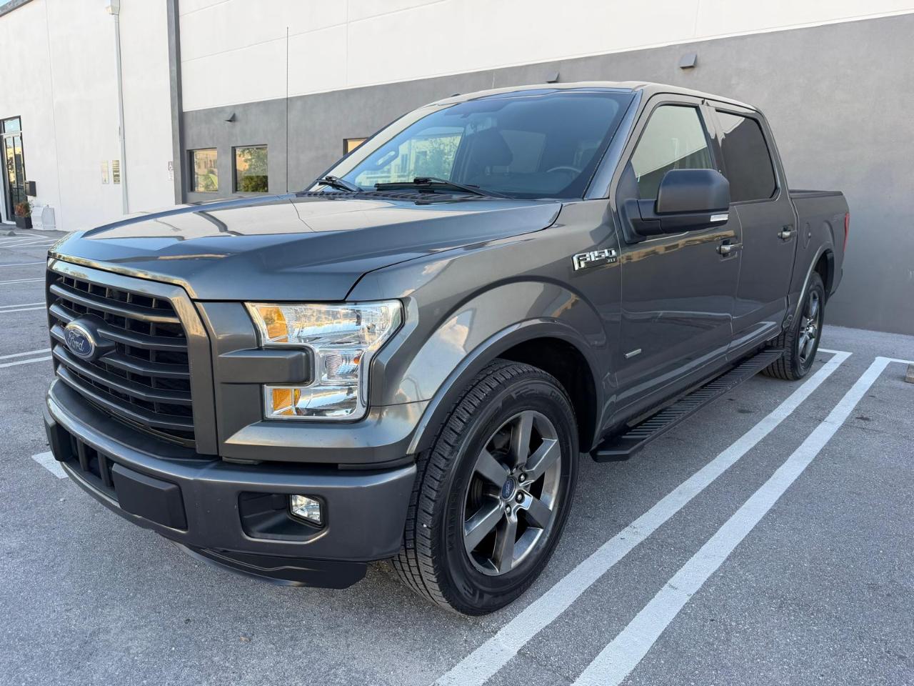 Ford F-150 2WD SuperCrew 150" XLT 2015