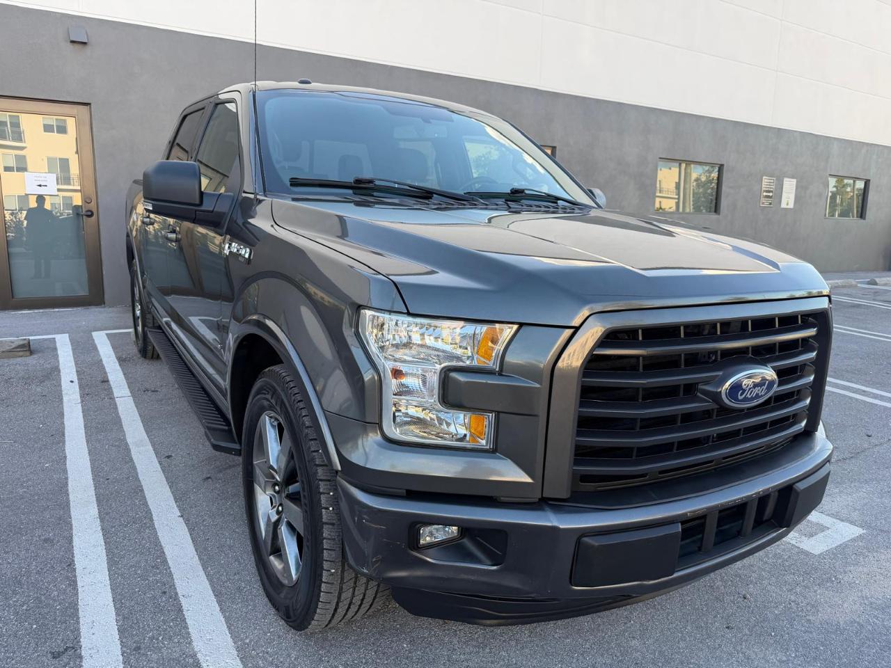 Ford F-150 2WD SuperCrew 150" XLT 2015