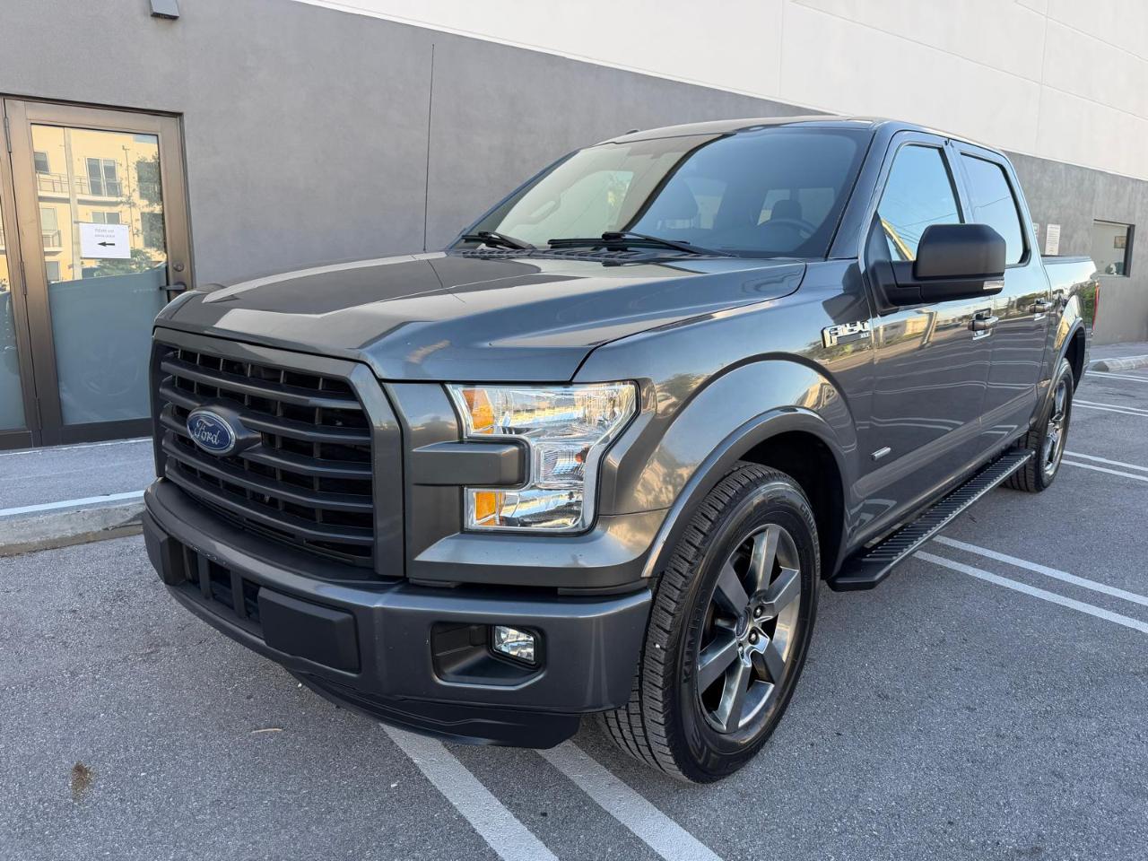 Ford F-150 2WD SuperCrew 150" XLT 2015