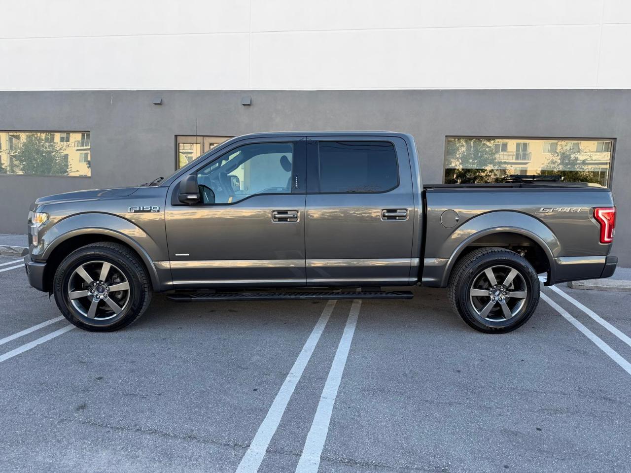 Ford F-150 2WD SuperCrew 150" XLT 2015