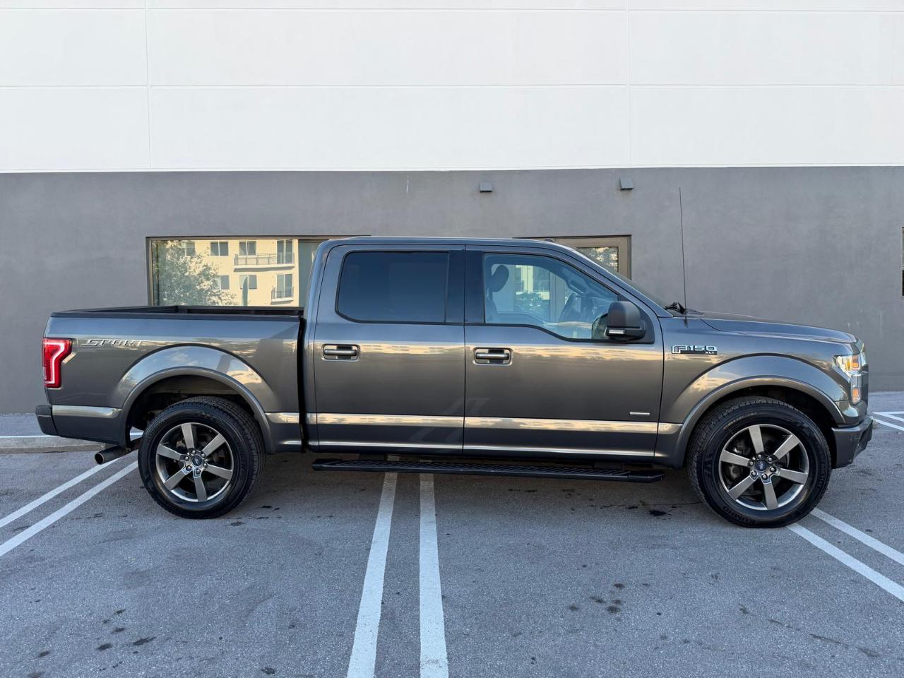 Ford F-150 2WD SuperCrew 150" XLT 2015